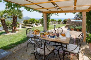 Villa pour 4 personnes, avec jardin ainsi que jacuzzi et piscine dans Ligurie