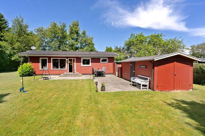 Ferieudlejning for 4 personer, med terrasse og have i Faxe Ladeplads