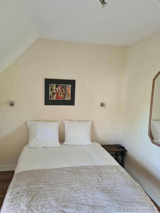 Hôtel pour 2 personnes, avec terrasse ainsi que jardin et vue, animaux acceptés à Saint-Julien-aux-Bois