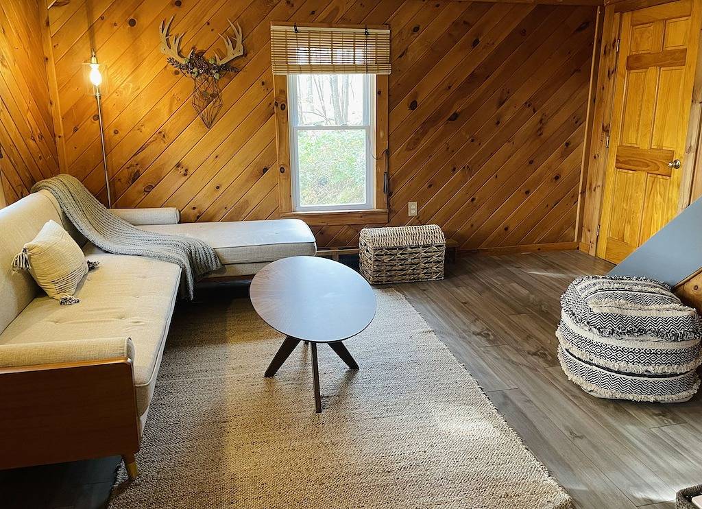 Cozy Cottage with Jacuzzi+Sauna+Fire Pit and Reading Nook! in Sullivan County
