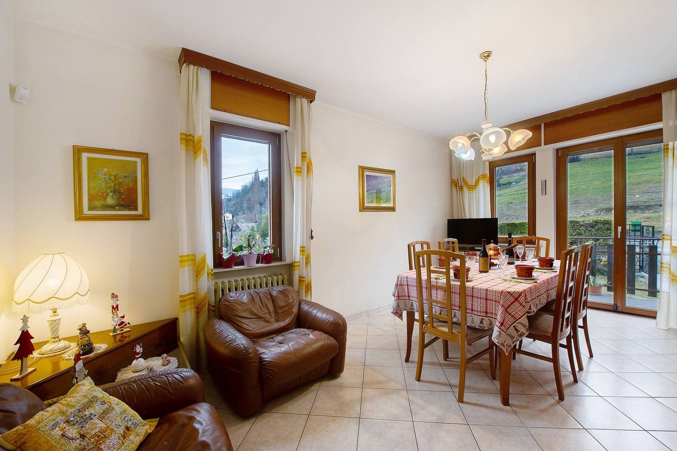 Casa vacanze 'Gianluca' con vista sulle montagne, terrazza privata e Wi-Fi in Signayes, Aosta
