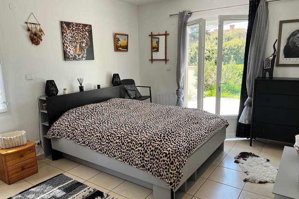 Master suite in single-storey house with terrace and jacuzzi in summer in Gaillac, Región de Albi