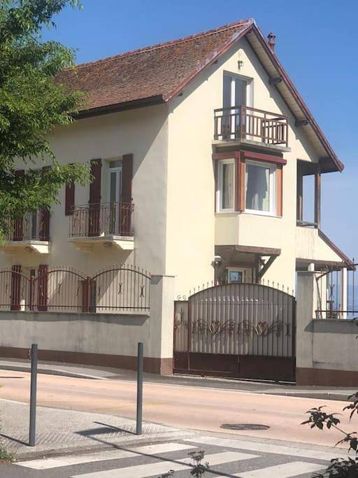 Location de vacances pour 6 personnes, avec vue sur le lac ainsi que jardin et vue à Lugrin - 2