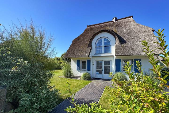 Ferienhaus für 5 Personen, mit Ausblick und Garten sowie Seeblick und Sauna - 1