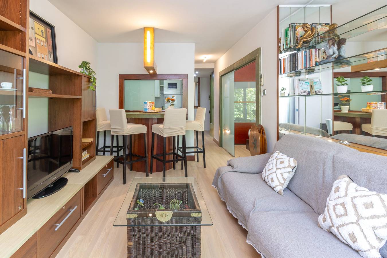 Entire apartment, Girona centro con encanto y luz in Girona, Gironès