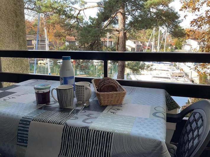 Appartement de vacances pour 2 personnes, avec vue ainsi que piscine et balcon