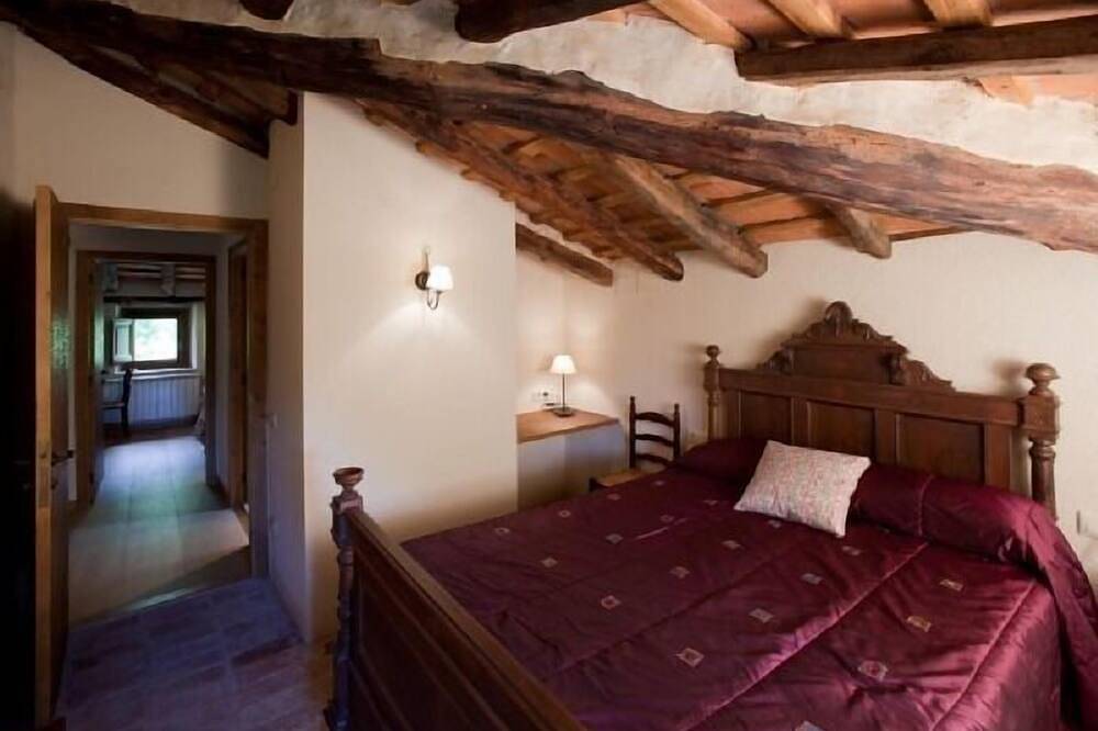 Self catering Mas Quintana de Ciuret for 16 people in Vidrà, Catalan Pyrenees