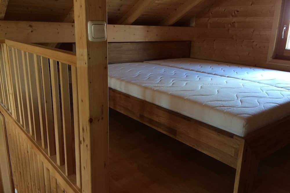Gemütlich eingerichtetes Holzhaus im Grünen in Seenähe in Dachau, Landkreis Dachau