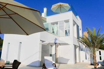 Finca für 4 Personen, mit Garten und Pool sowie Balkon in Cala Llombards