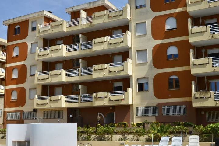 Ferienwohnung für 4 Personen, mit Balkon/Terrasse und Pool