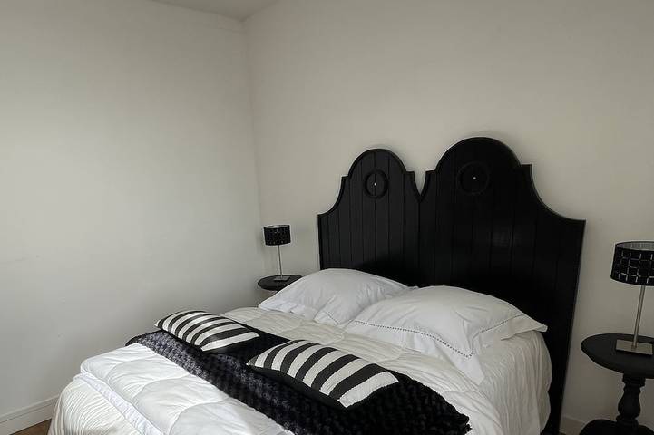 Charming little house ideally located with WIFI in Rochefort, Rochefort region
