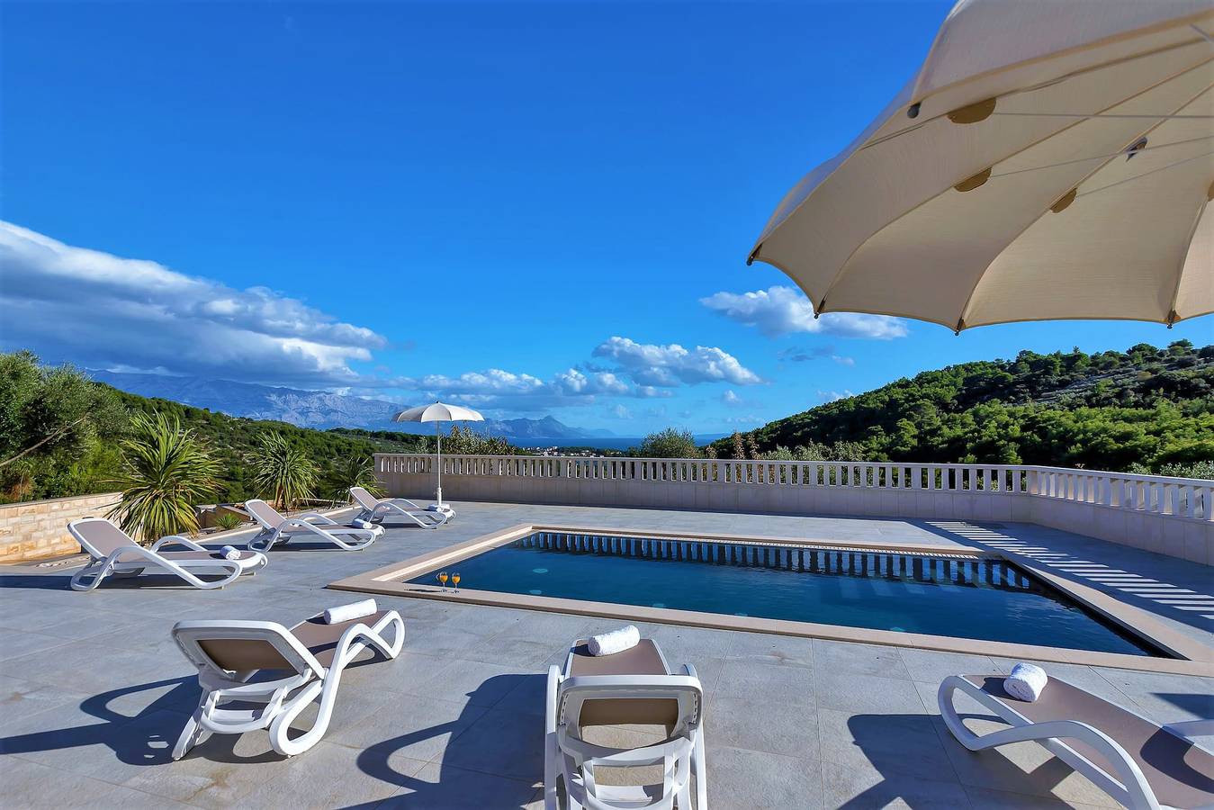 Villa für 6 Personen mit Terrasse in Selca, Povlija, Selca und Sumartin