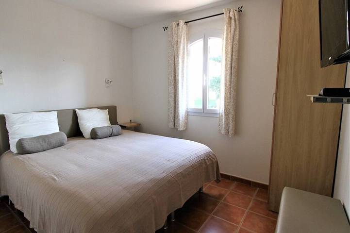 Provenzalischer Parkside Haven in Arles, Mittelmeerküste (Frankreich)