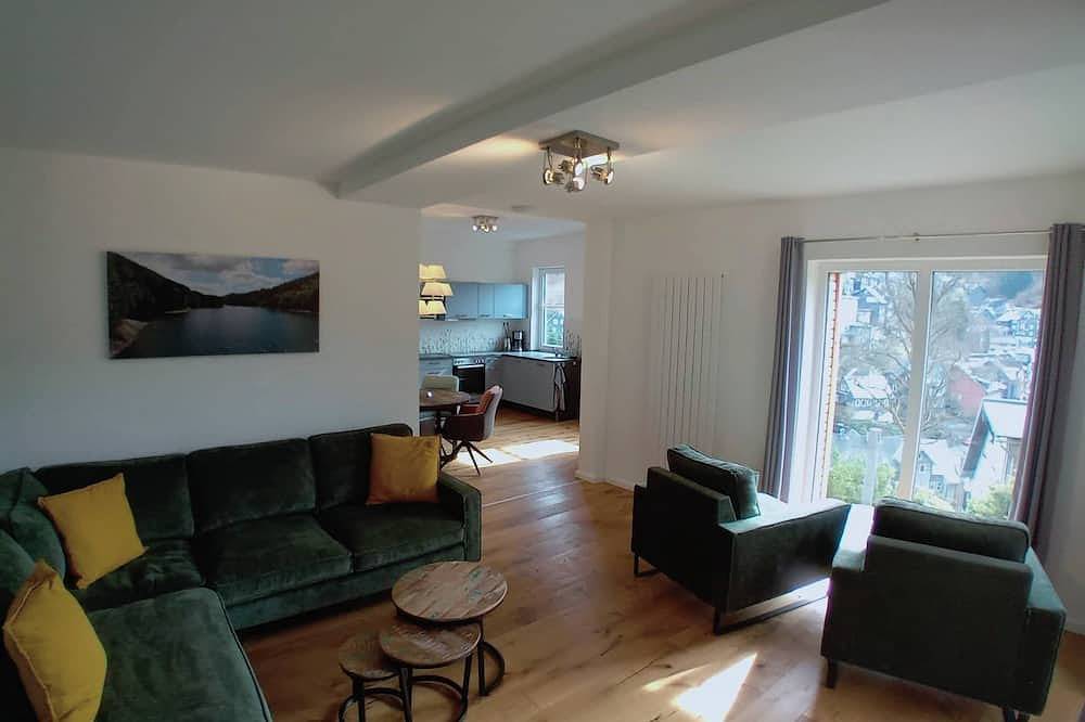 Ganze Wohnung, Luxus-Fewo in der Glasstadt Lauscha mit Terrasse, schöner Natur & Bergblick in Lauscha, Rennsteig