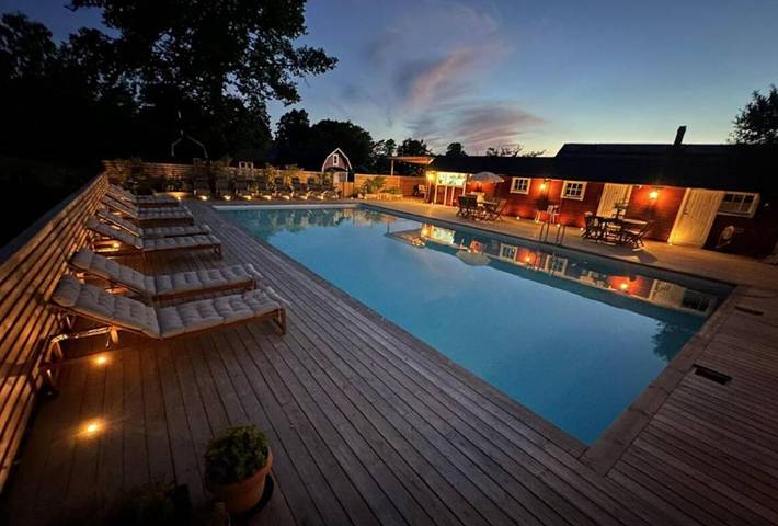 Ferienhaus, mit Terrasse und Garten sowie Pool und Sauna
