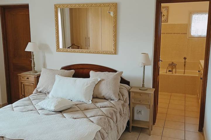 Beautiful villa for 8 people with sea-mountain pool in Ghisonaccia, Corte und Umgebung