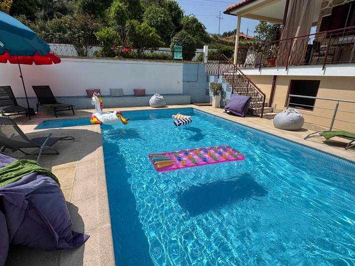 Casa de férias para 9 pessoas, com jardim e piscina e ainda vista em Vila Verde