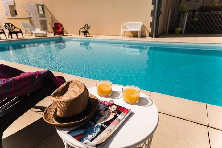 Appart’hôtel pour 6 personnes, avec Terrasse ainsi que Jardin et Piscine