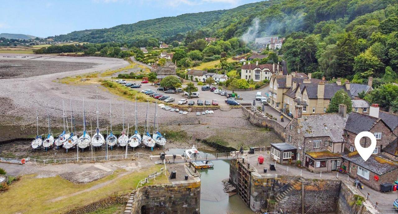 Entire apartment, Harbour House Studio Porlock Weir in Porlock, Somerset