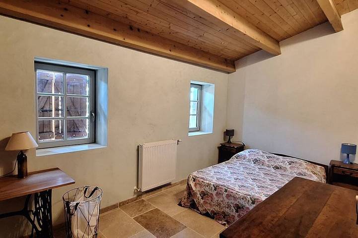 Location de vacances pour 8 personnes, avec jardin et terrasse, animaux acceptés à Saint-Ferréol-Trente-Pas - 3