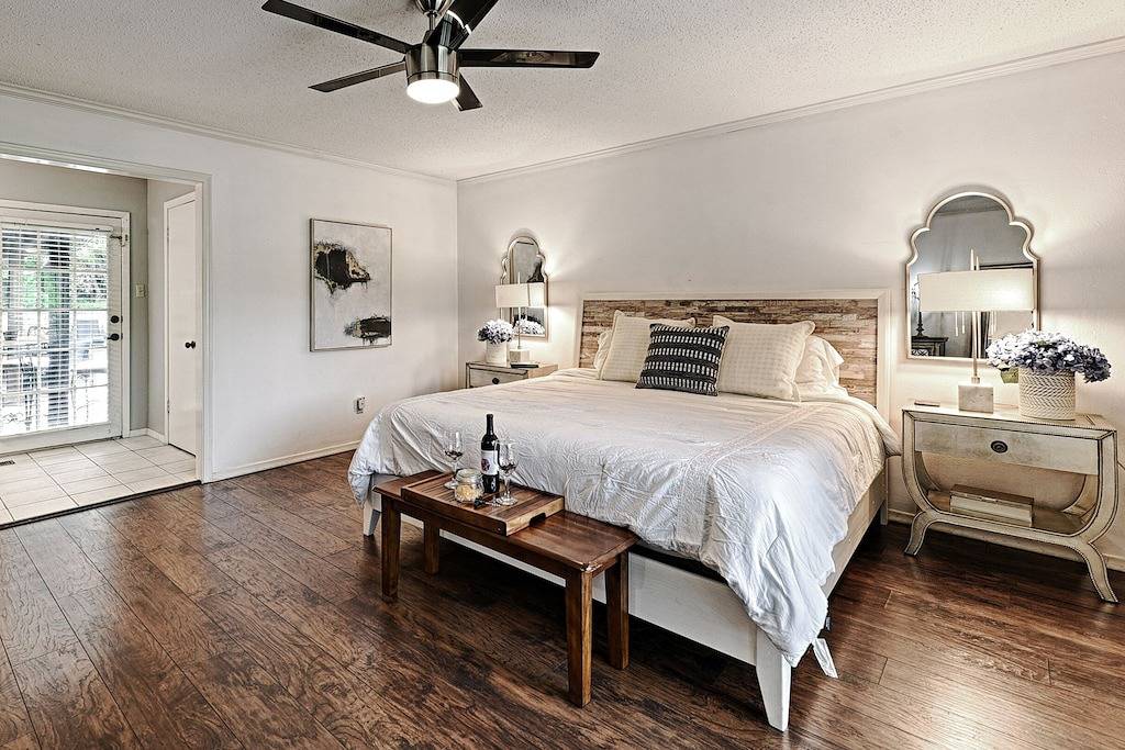 Beheiztes Schwimmbecken, Whirlpool, Billardtisch, Ping Pong, Dart, Tischfußball, Shuffleboard in Irving, Dallas County