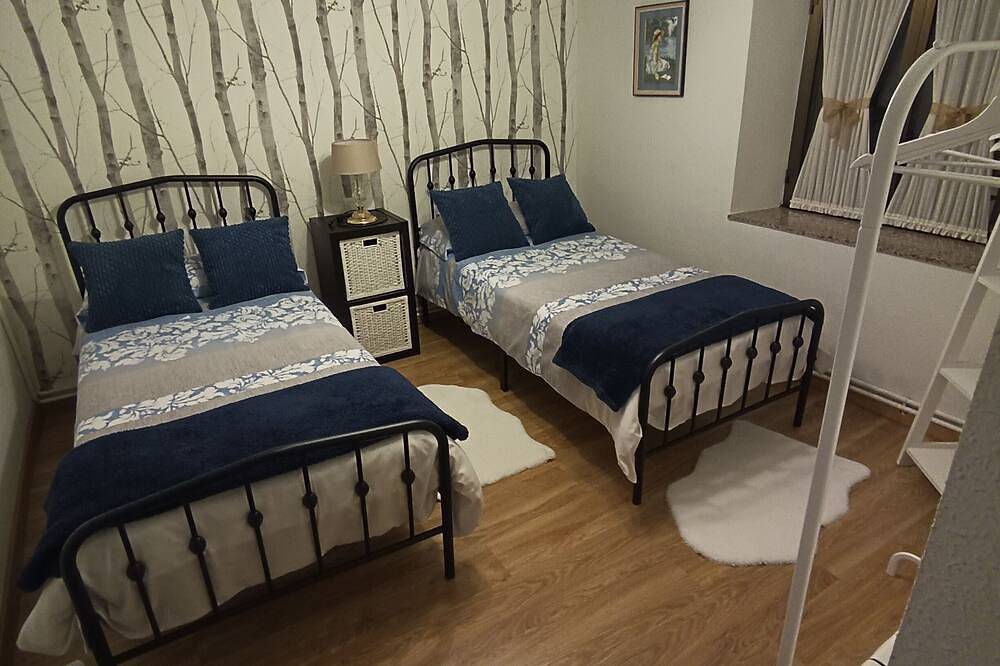 House: Valdivia's portal in Pomar de Valdivia, Montaña Palentina