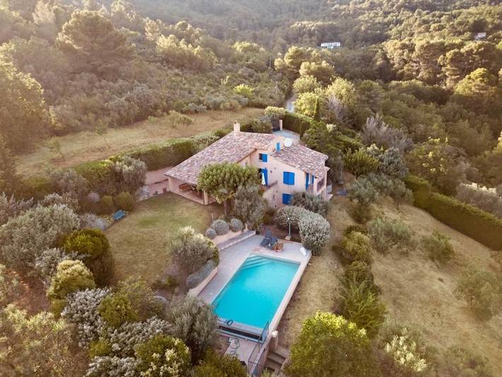 Gîte pour 6 personnes, avec piscine à Bargemon