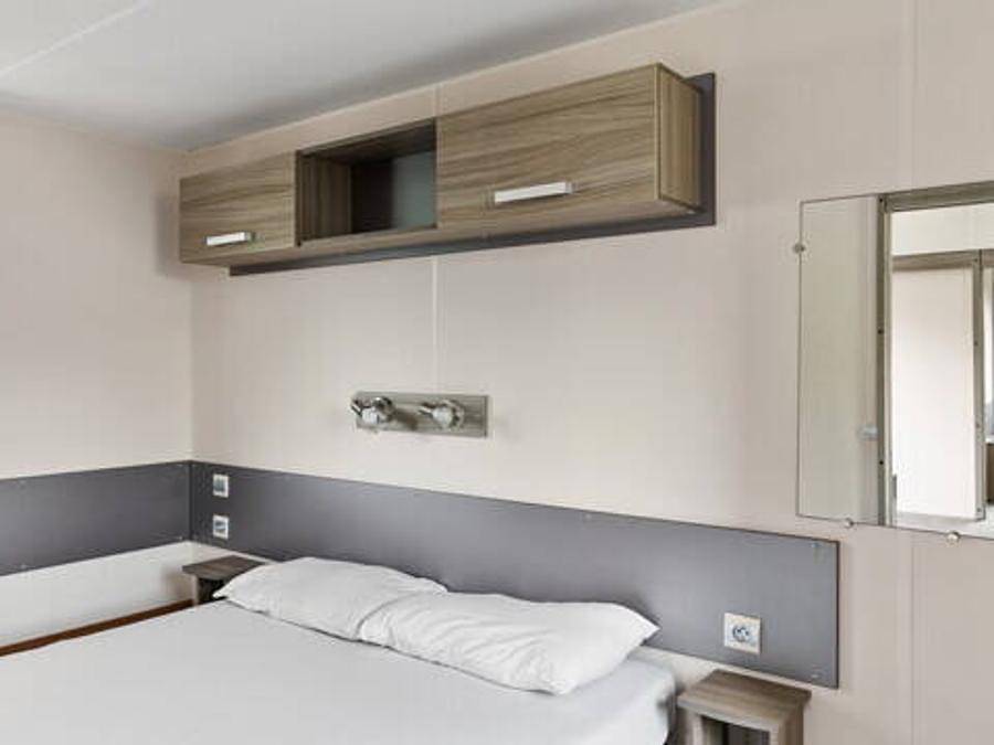 Camping Lou Souleï - Mobile home 4 persons - Mobile-home Pmr | Comfort | 2 Bedrooms | 4 Pers | Raised terrace | Air conditioning | Tv in Carry-le-Rouet, Istres region