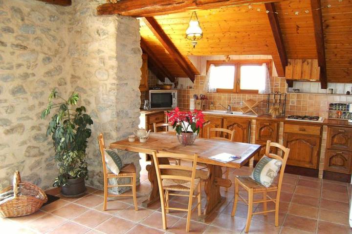 Location de vacances pour 5 personnes, avec Balcon et Terrasse ainsi que Jardin et Vue à La Roche-des-Arnauds - 4