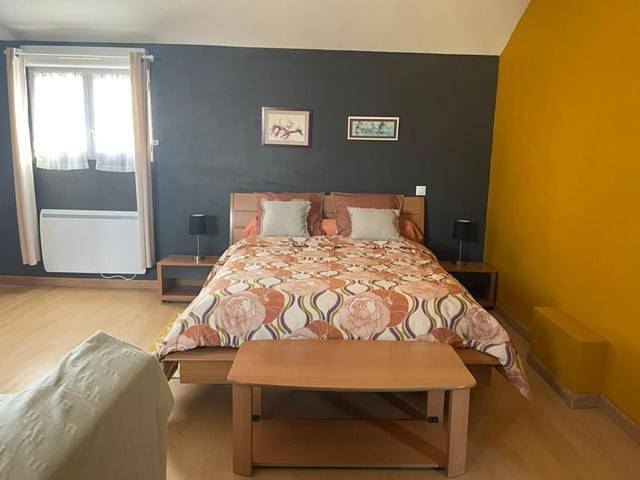 Appartement de vacances entier, Large Double Room in La Guierche, Sarthe