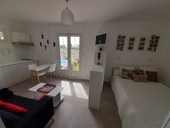 Gîte pour 2 personnes, avec piscine ainsi que jardin et jacuzzi à Sainte-Suzanne - 3