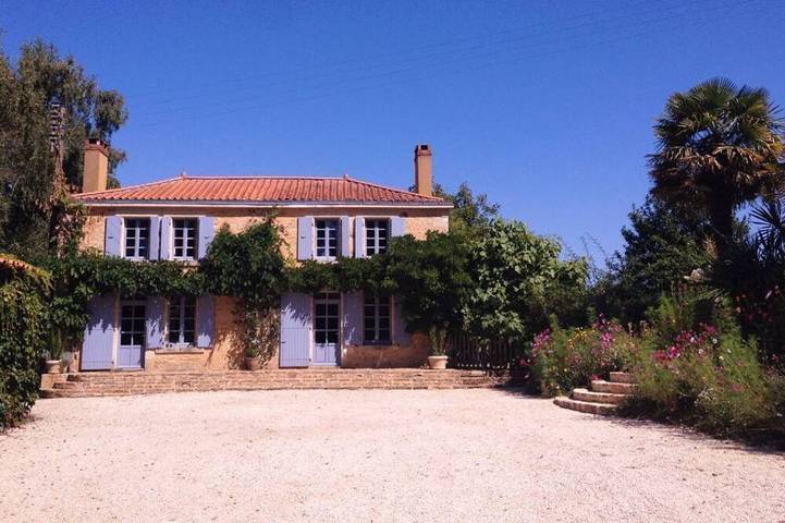 Gîte pour 13 personnes, avec jardin ainsi que jacuzzi et piscine à La Caillère-Saint-Hilaire
