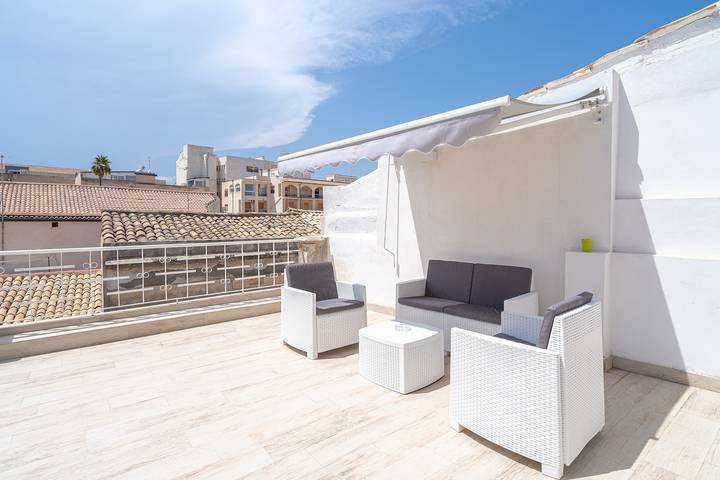 Appartamento intero, Appartamento 'La Rocca Del Gargallo In Ortigia' con terrazza privata, Wi-Fi e aria condizionata in Spiaggetta di Cala Rossa, Siracusa
