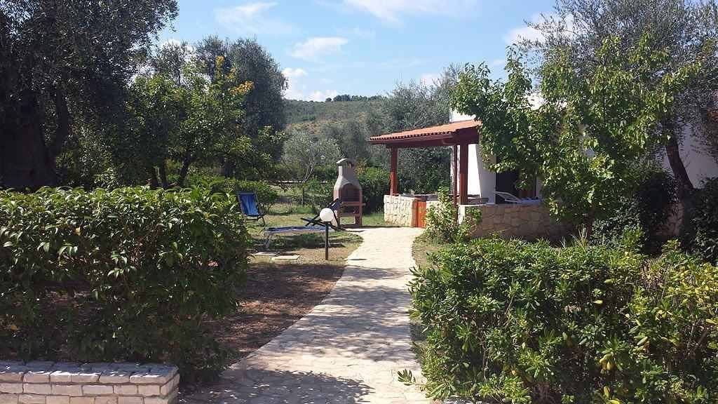 Bungaló con gran jardín privado y parrilla  in Vieste, Gargano