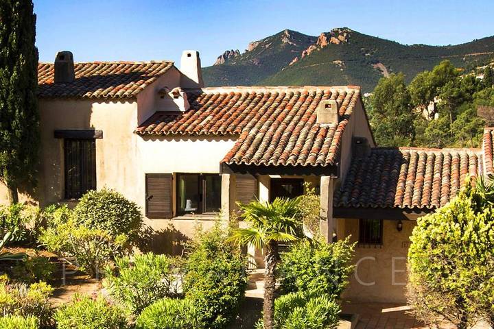 Villa pour 4 personnes, avec piscine et balcon/terrasse à Théoule-sur-Mer - 2