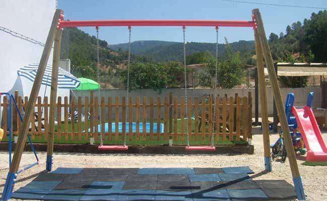 Casa de vacaciones para 15 personas, con piscina para niños y piscina además de vistas y jardín, Familias con niños en Sierras del Segura - 2