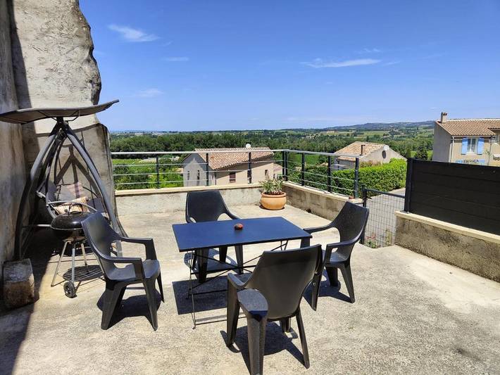 Gîte pour 3 personnes, avec vue et terrasse à Saint-Roman-de-Malegarde - 2