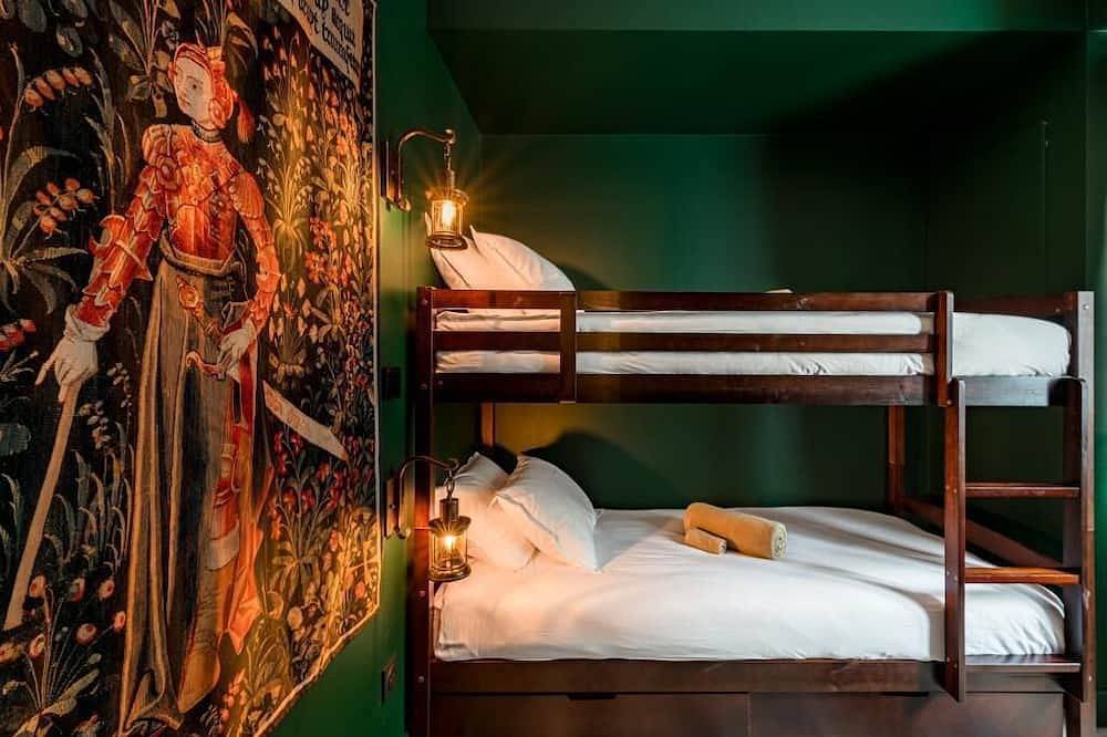 Apartamento entero, La Maison de L'Apothicaire - 4-star spa - Crémieu town center in Crémieu, Región de La Tour-du-Pin