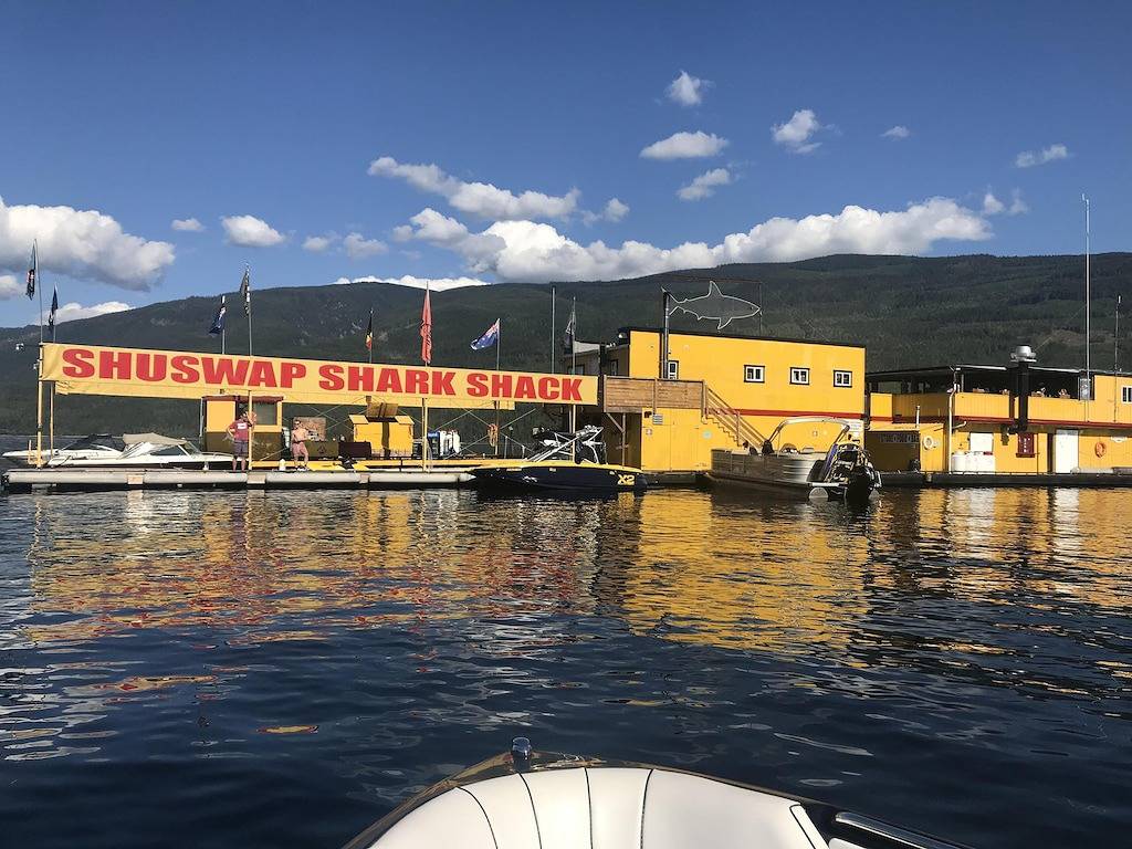 Bauernhaushütte - Anglemont, Bc. North Shuswap in Shuswap Lake, Columbia-Shuswap Regional District