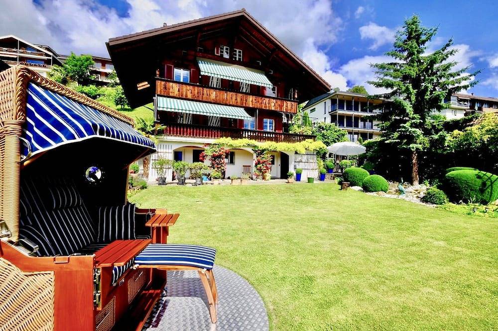 Ganze Wohnung, Cozy 2Br Lake View Apt. in Swiss Chalet & Parking. in Oberhofen am Thunersee, Thunersee