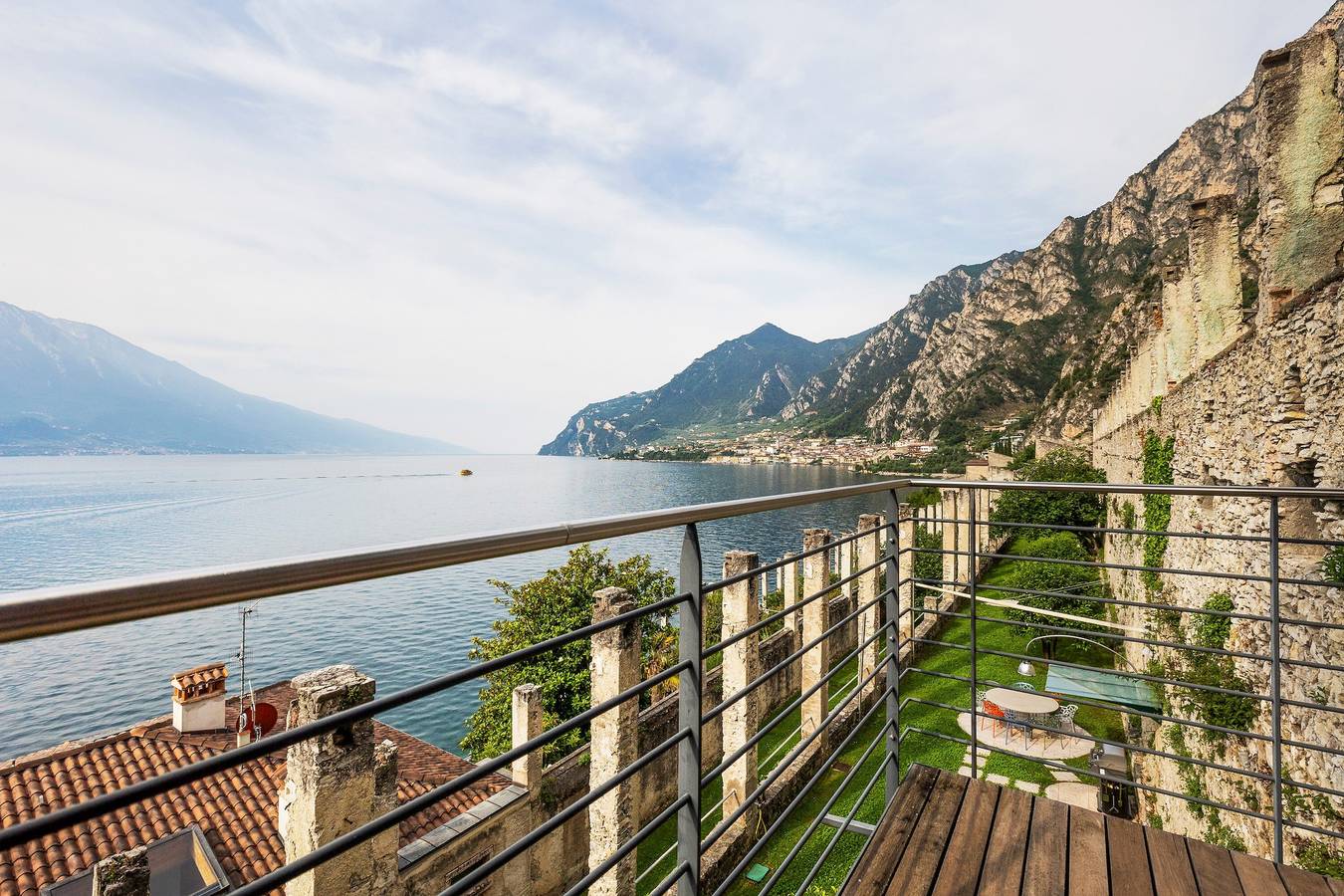 Ganze Wohnung, Ferienwohnung 'Alba' mit Seeblick, Wlan und Klimaanlage in Limone sul Garda, Gardasee-Berge