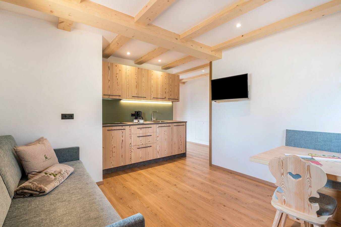 Appartement 'Larch' met uitzicht op de bergen, gedeelde tuin en Wi-Fi, foto 9