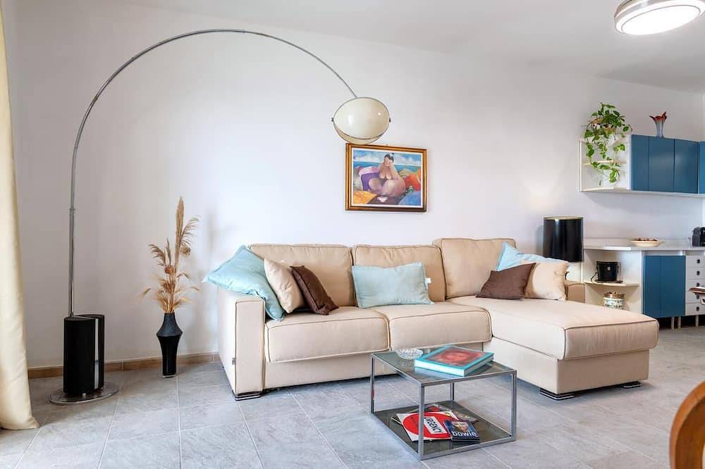 Appartamento intero, Lu Ientu, open space con terrazza vista mare. in Pulsano, Golfo di Taranto