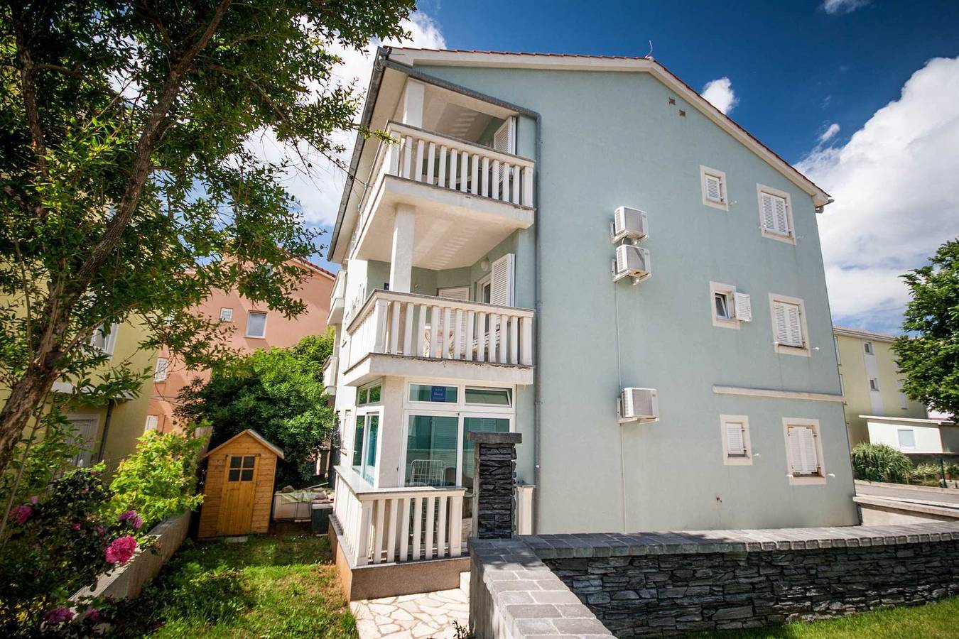 Appartement entier, Appartement Ema en rez-de-chaussée avec terrasse in Baška, Krk