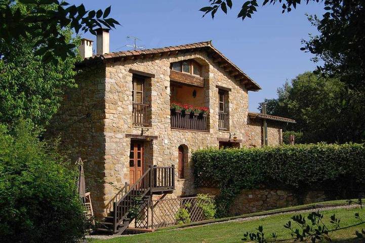 Casa rural para 8 personas, con balcón además de piscina y jardín, Se admiten mascotas en Garrotxa