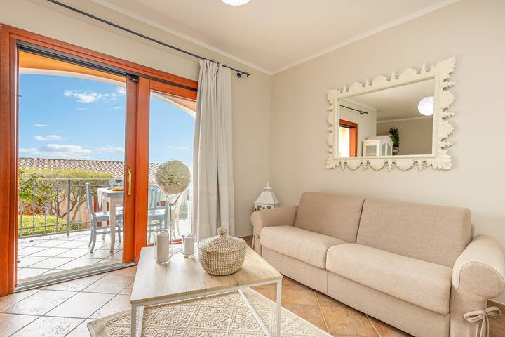Precioso apartamento "Shanti House Olbia" con Wi-Fi, aire acondicionado, jardín y terraza. in Pittulongu, Olbia