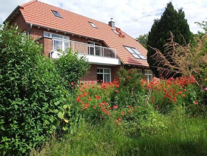 Ferienwohnung für 3 Personen, mit Balkon und Terrasse sowie Garten in Sehlen