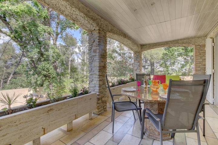 Gîte pour 4 personnes, avec vue ainsi que jardin et piscine à Aubagne - 4