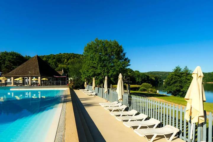 Camping pour 6 personnes, avec terrasse dans L'Aubrac - 3