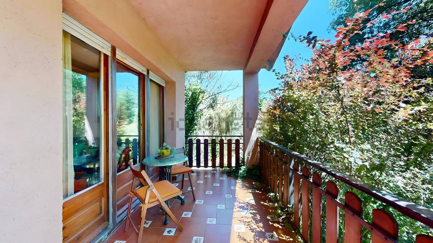 Chalet 'De Prades' avec vue sur la montagne, terrasse privée et Wi-Fi in Prades (Espagne), Baix Camp